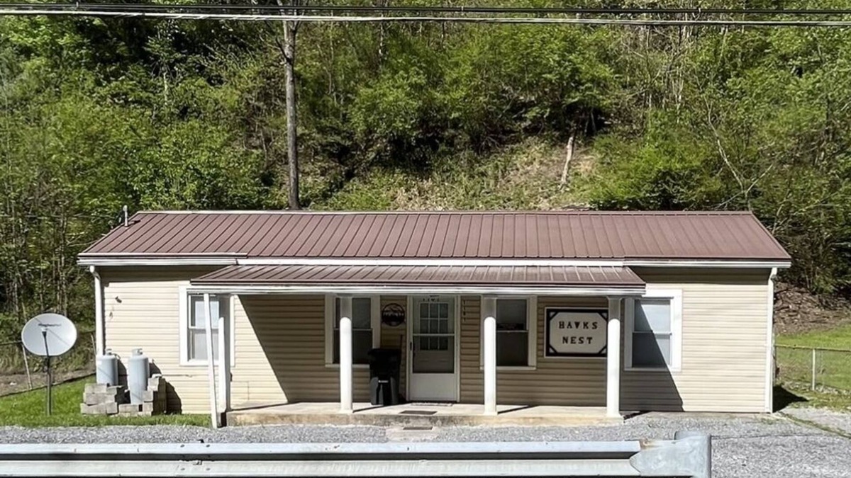 Warriormine House | Hawks Nest rentals only 2 miles from Hatfield Mccoy trailhead!