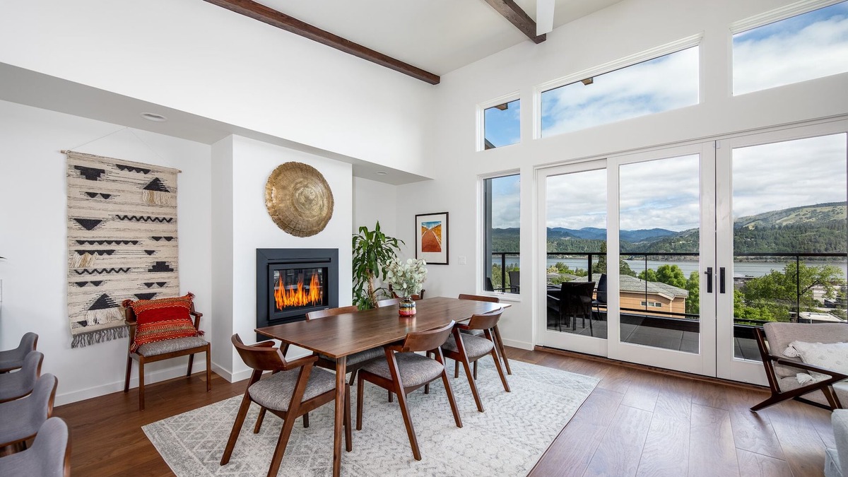 Hood River House | Hawks Perch - New Downtown Modern, Panoramic View