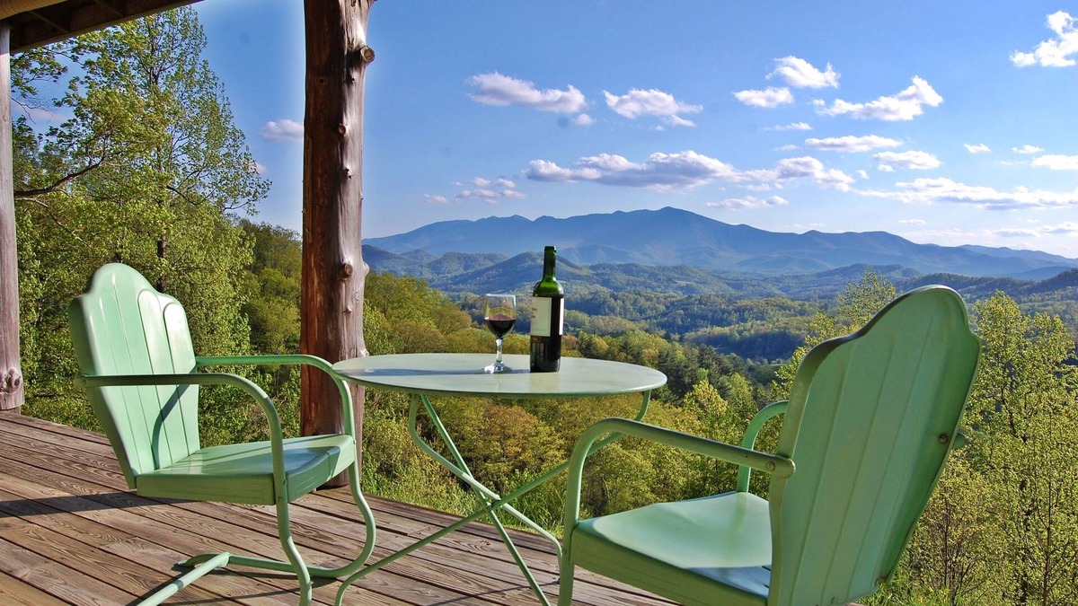 Bakersville Cabin | Hawks View House Stunning Views Architect's Unique Mountain Top Retreat