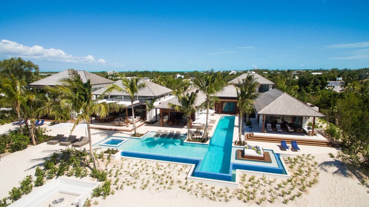 Leeward Settlement Villa | Hawksbill Villa - glorious 8-bedroom beachfront villa in Turks