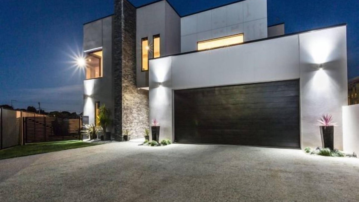 Hawley Beach House | Hawley Heaven - a stones throw from the beach