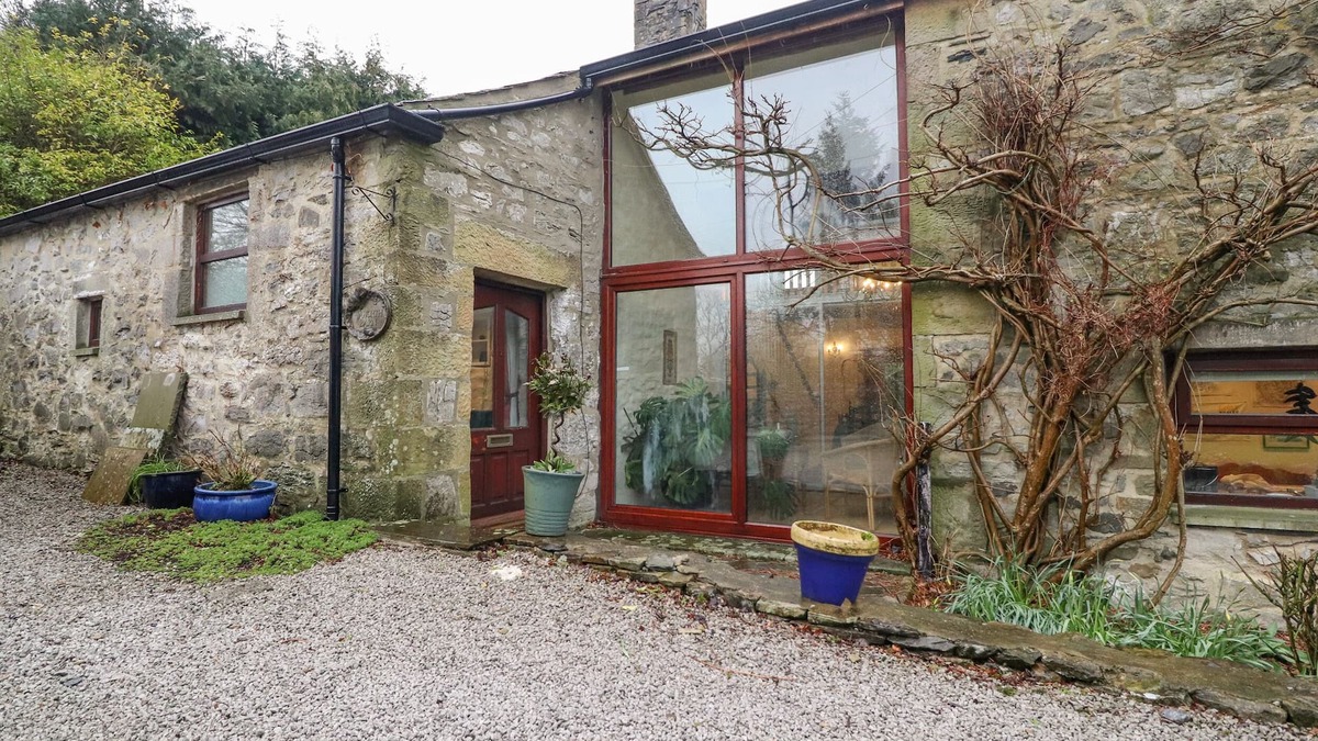 Stainforth Cottage | HAWORTH BARN, pet friendly, character holiday cottage in Stainforth