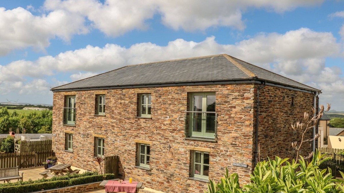 Grampound Cottage | HAWTHORN COTTAGE, pet friendly, with a garden in Tregony