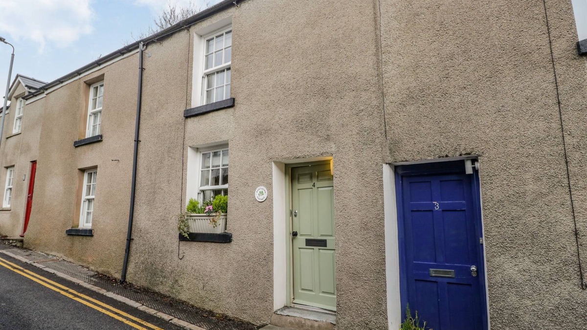 Newland Near Ulverston Cottage | HAWTHORN COTTAGE, pet friendly, with open fire in Ulverston