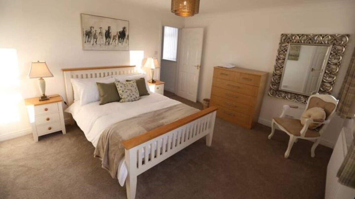 Blacon House | Hawthorn House, Cosy 2 Bed Near Chester City Center & Zoo