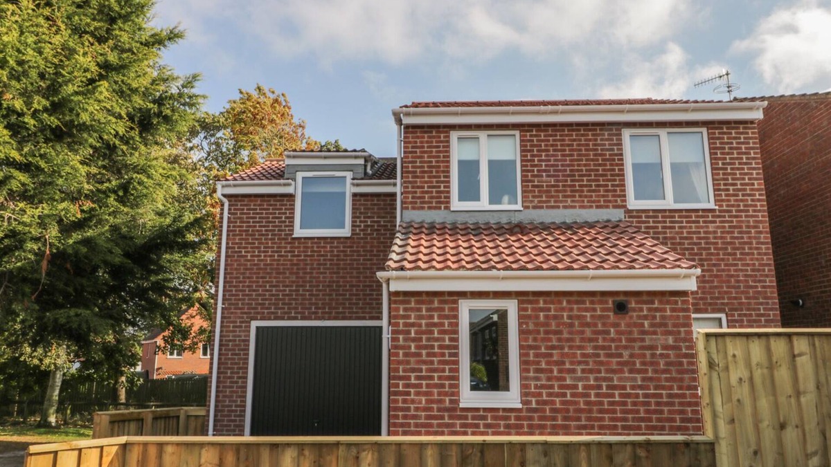 Ruswarp Cottage | HAWTHORN, pet friendly, country holiday cottage in Whitby