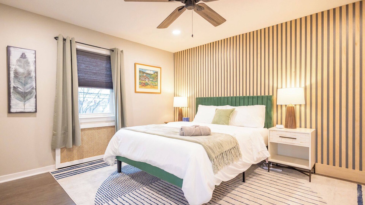 Hawthorne Apartment | Hawthorne 2 Bed 1.5 Bath w/Office -Pets OK, Laundry In-Unit, Parking, Fios, Safe