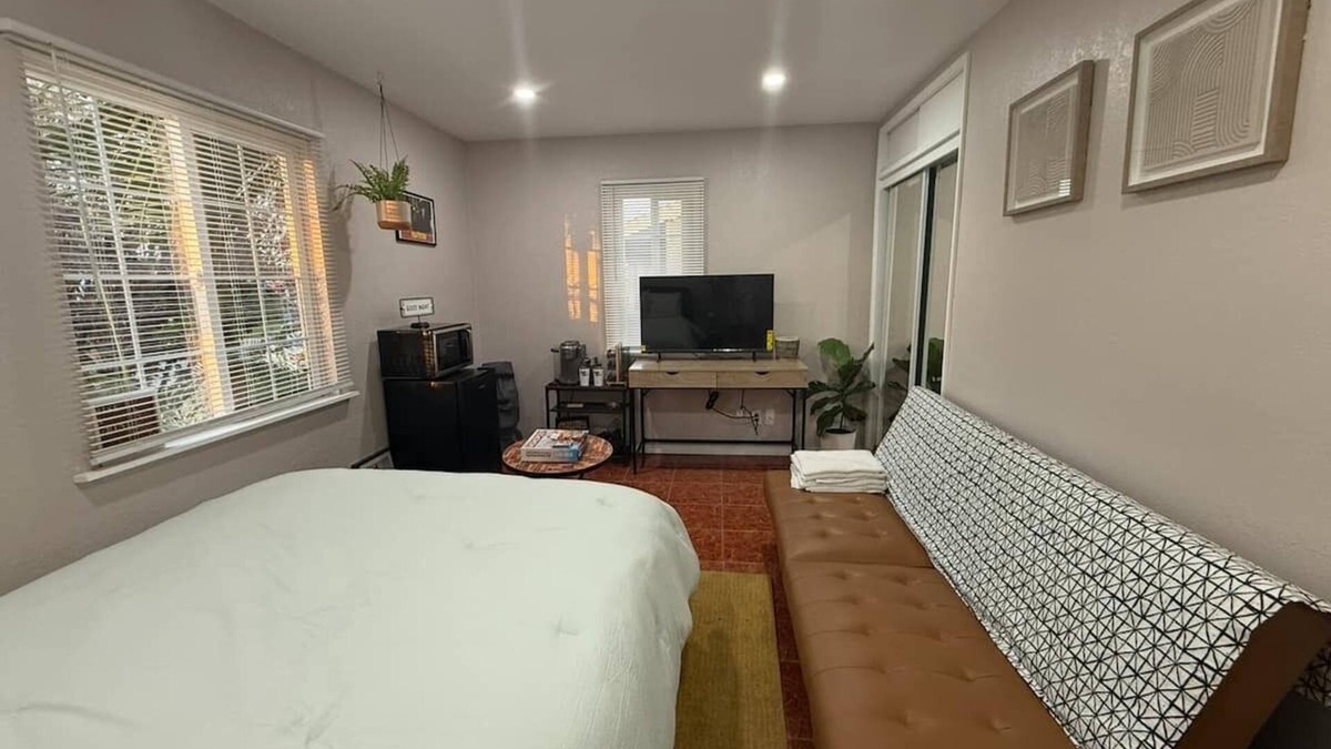 Hawthorne House | Hawthorne Gem - Near SoFi & LAX