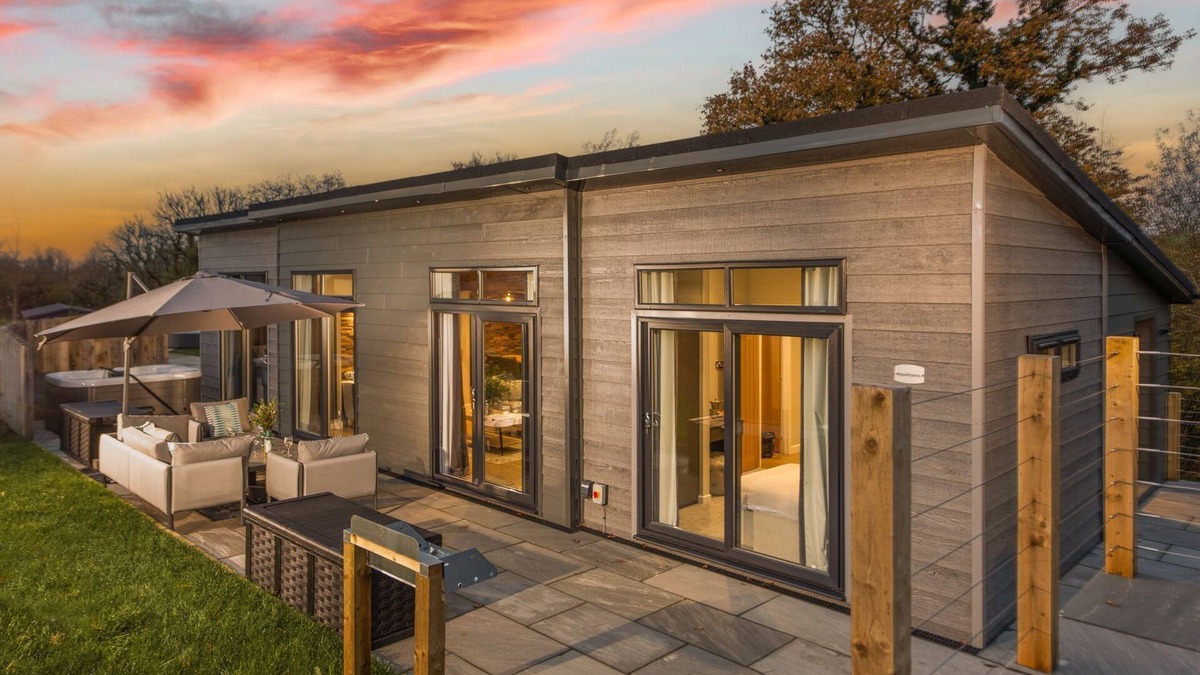 Lifton House | Hawthorne Lodge, 15 Roadford Lake Lodges