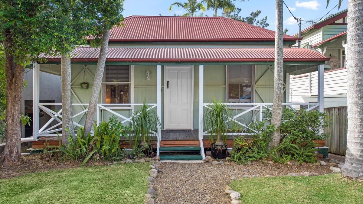 Hawthorne House | Hawthorne on the Park (the original) entire home with park access & leafy view