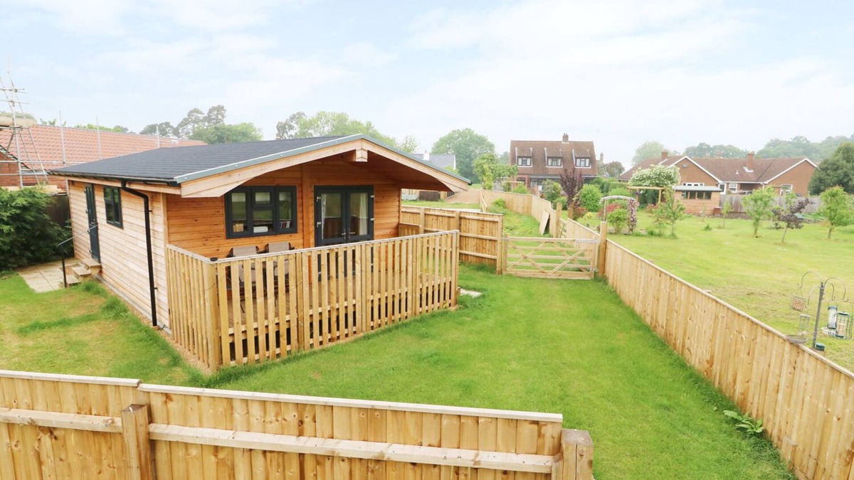 King's Lynn Cottage | HAYFIELDS, pet friendly, character holiday cottage in Grimston