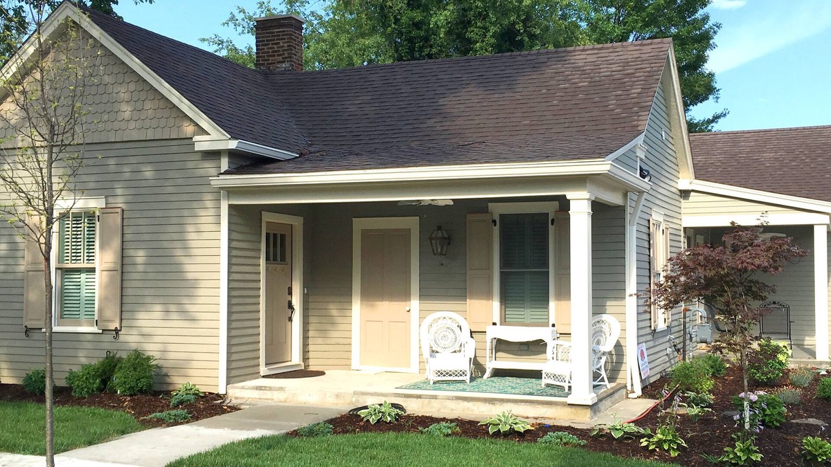 Bardstown House | HayJac House - Perfect Downtown Location and the Living is Easy.