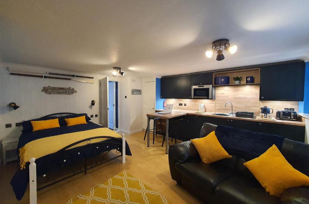 South Hayling Apartment | Hayling Hideaway, private cosy annex near to beach