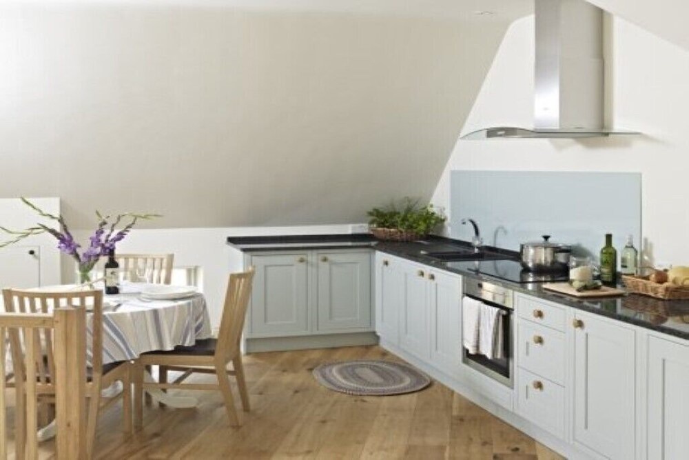 Thatcham Cottage | Hayloft Cottage,Manor Farm Courtyard Cottages, family friendly, self catered