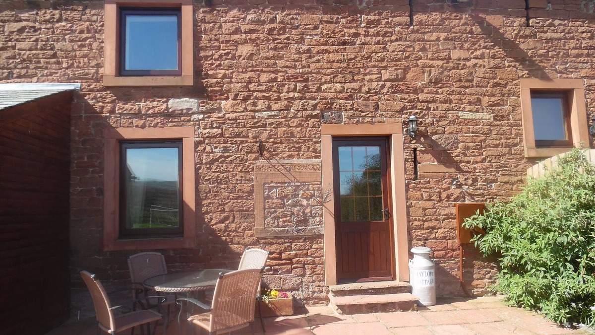 Wigton House | Hayloft Cottage Sleeps 4 (2 Bedrooms)- Sky television now available