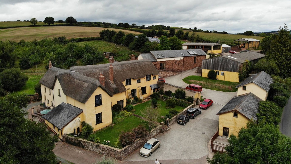 Crediton House | Hayloft · Great Gutton Farm