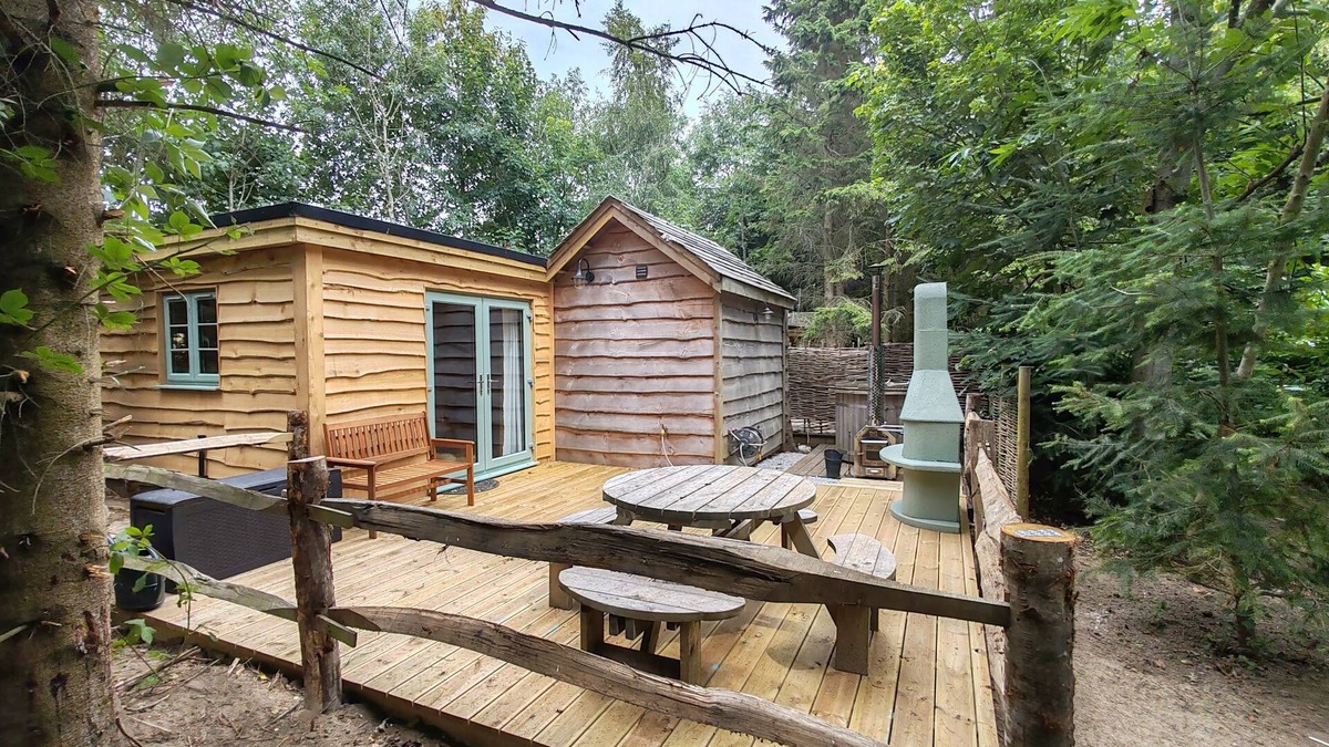 Hythe Cabin | Hayne Barn Estate - Private Estate : 6 Eco Lodges - 1 Studio
