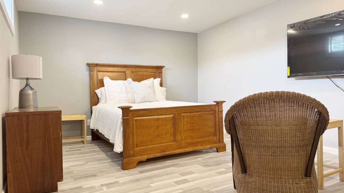 Evansville Apartment | Haynie's Apartment - 1BR/1BA