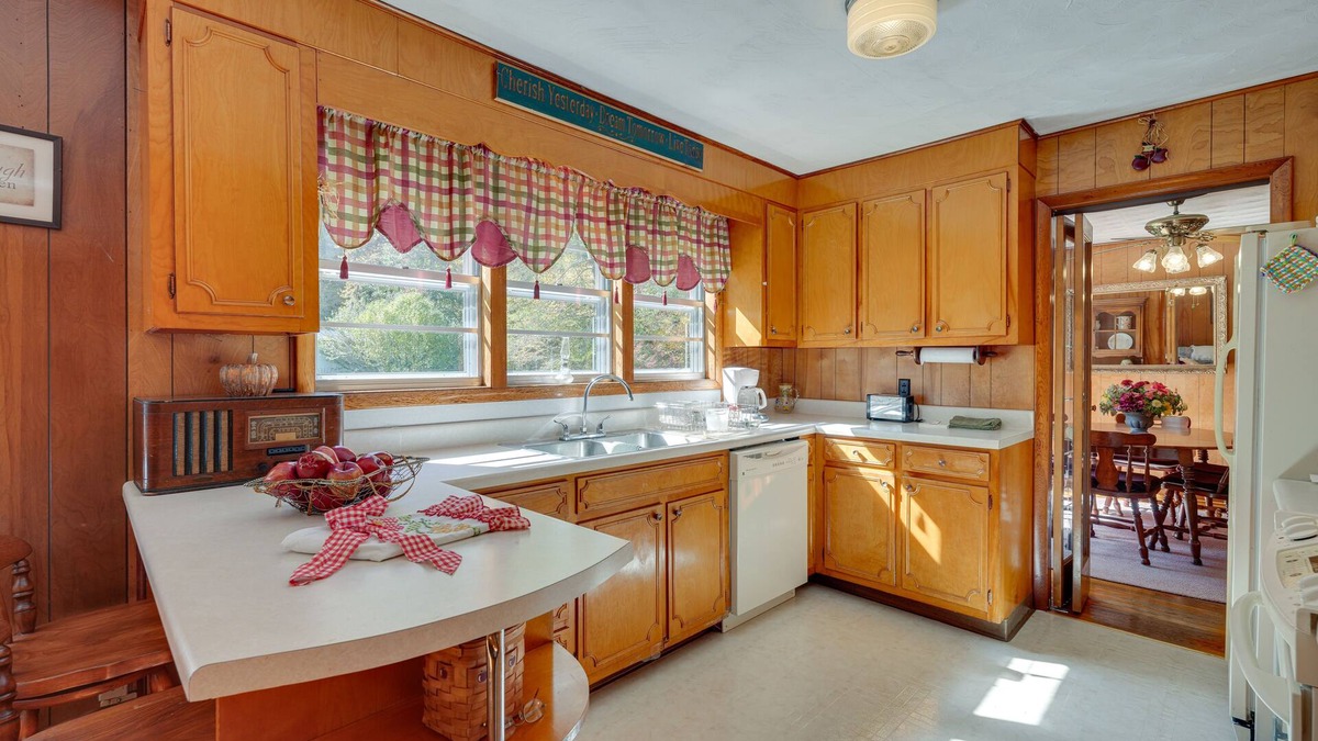 Haysi House | Haysi Nature Getaway w/Fire Pit & On-Site Creek!