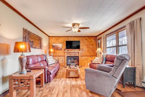 Hayward House | Hayward Home with Private Deck, Fire Pit and Kayak!