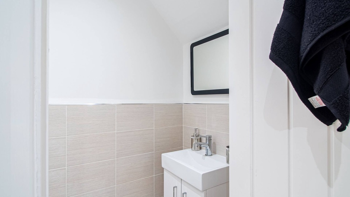 Kirkheaton Apartment | Hayy DealHouse Comfort Suites