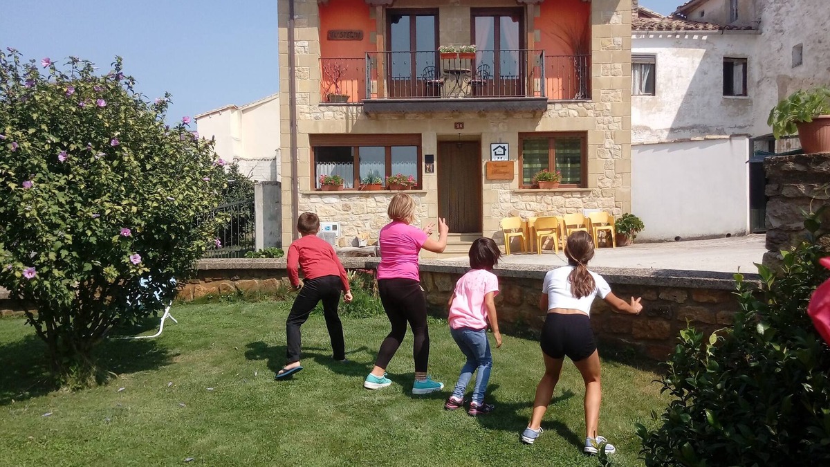 Allin House | Haz Turismo con tu Familia o Amigos por Navarra Desde Casa Rural Belástegui