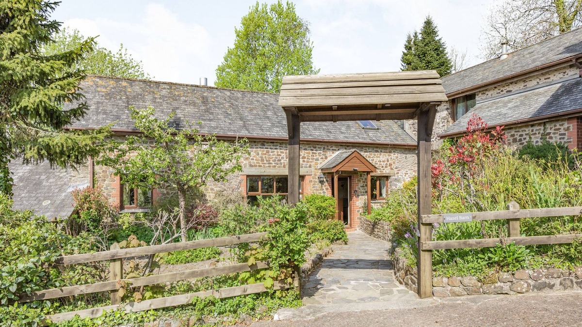 South Molton House | HAZEL BARN, pet friendly, character holiday cottage in North Molton