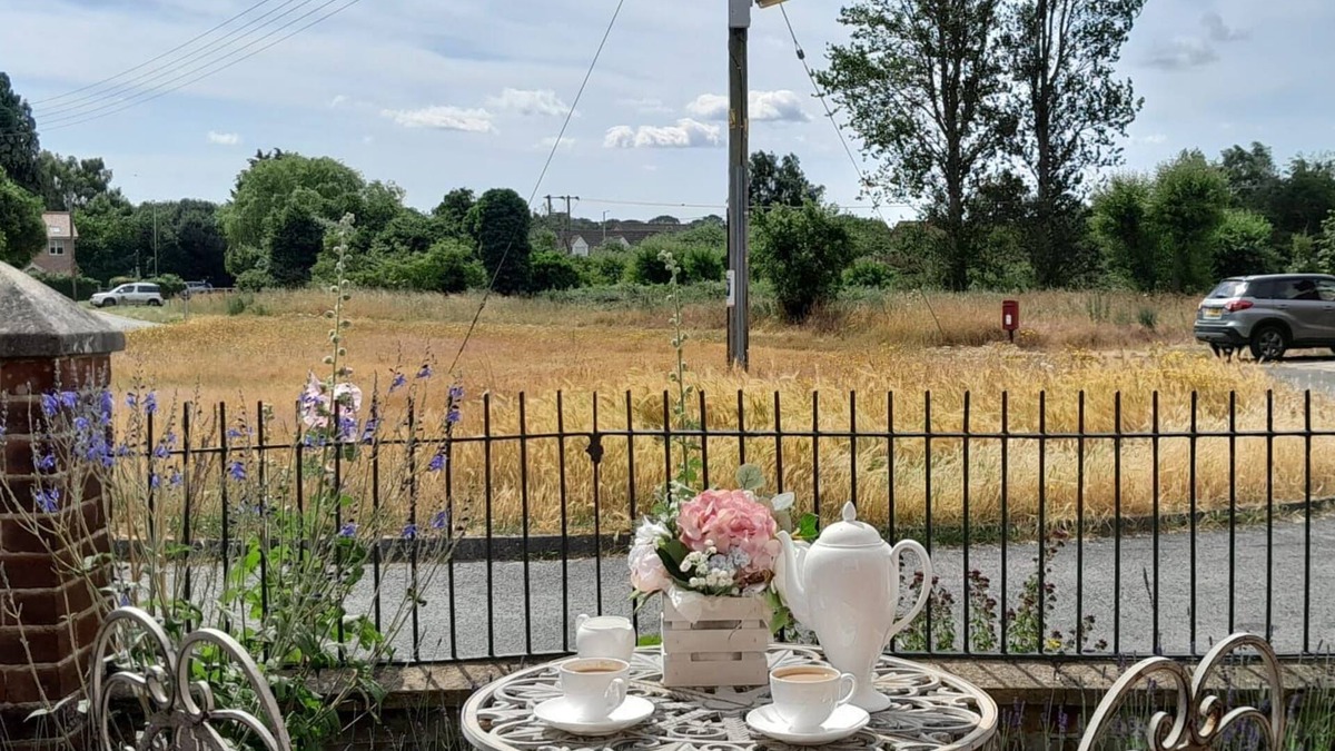 Knodishall Cottage | Hazel's - sleeps 4 guests in 2 bedrooms