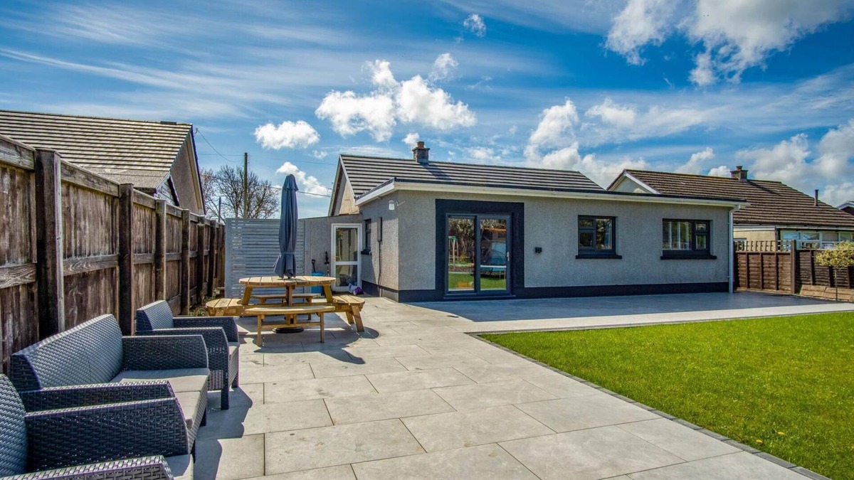 Kilgetty House | Hazeley - 3 Bedroom Holiday Home - Begelly