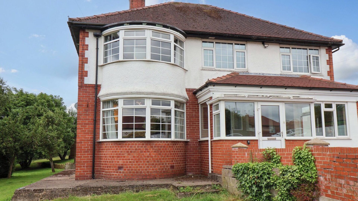 Hunmanby House | HAZELGARTH HOUSE, pet friendly, with hot tub in Hunmanby