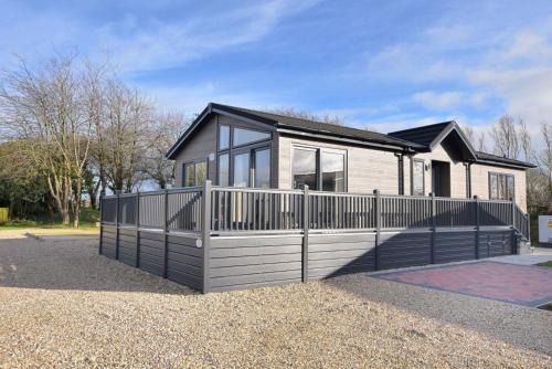 Combpyne House | Hazelwood 4 Pinewood Retreat