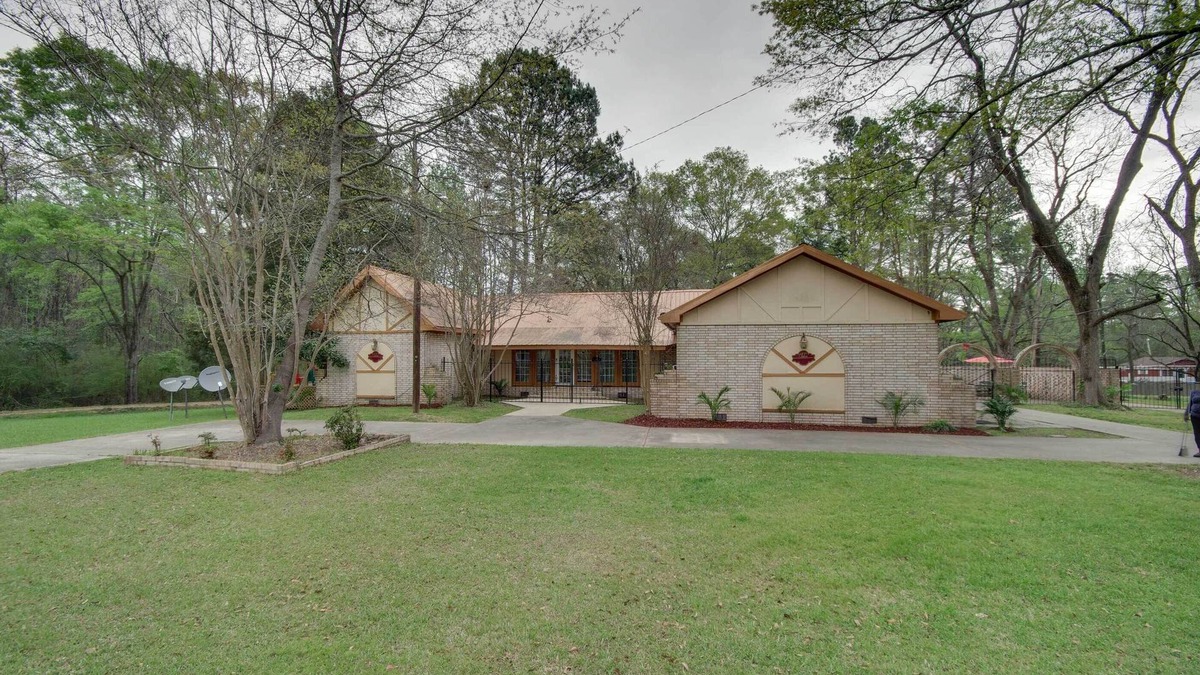 Hazlehurst House | Hazlehurst Vacation Rental w/Shared Yard!