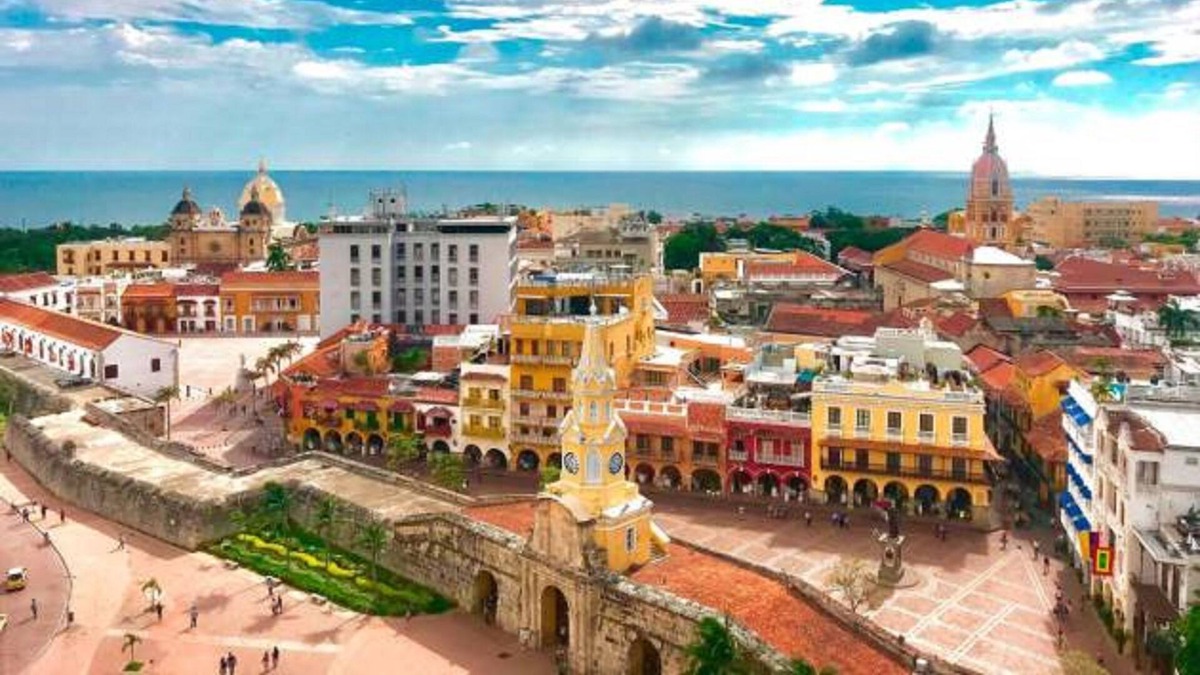 Cartagena Walled City Cabin | Hb-2qf Boutique Hotel Room With Jacuzzi Air Conditioning And Wifi