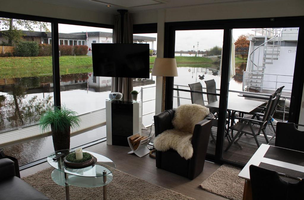 Bad Bederkesa Boat Rental | HB 3 - Hausboot Bad Bederkesa