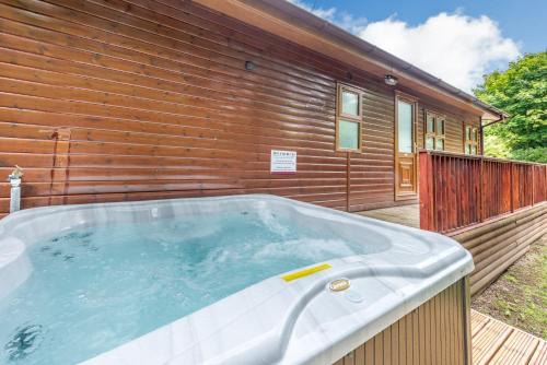 Narberth House | HB Hornbeam Lodge 02