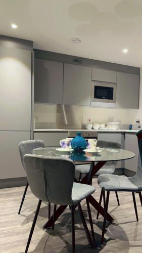 Abbey Wood Apartment | HE Luxury