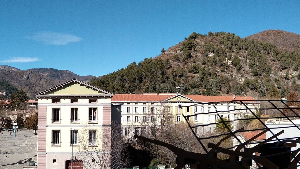 Digne-les-Bains Apartment | Head in the Stars