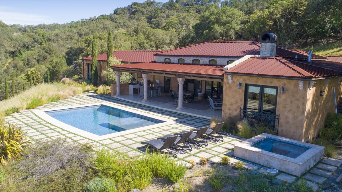 Geyserville House | Healdsburg Villa on a Vineyard with Amazing Poolside Sunsets