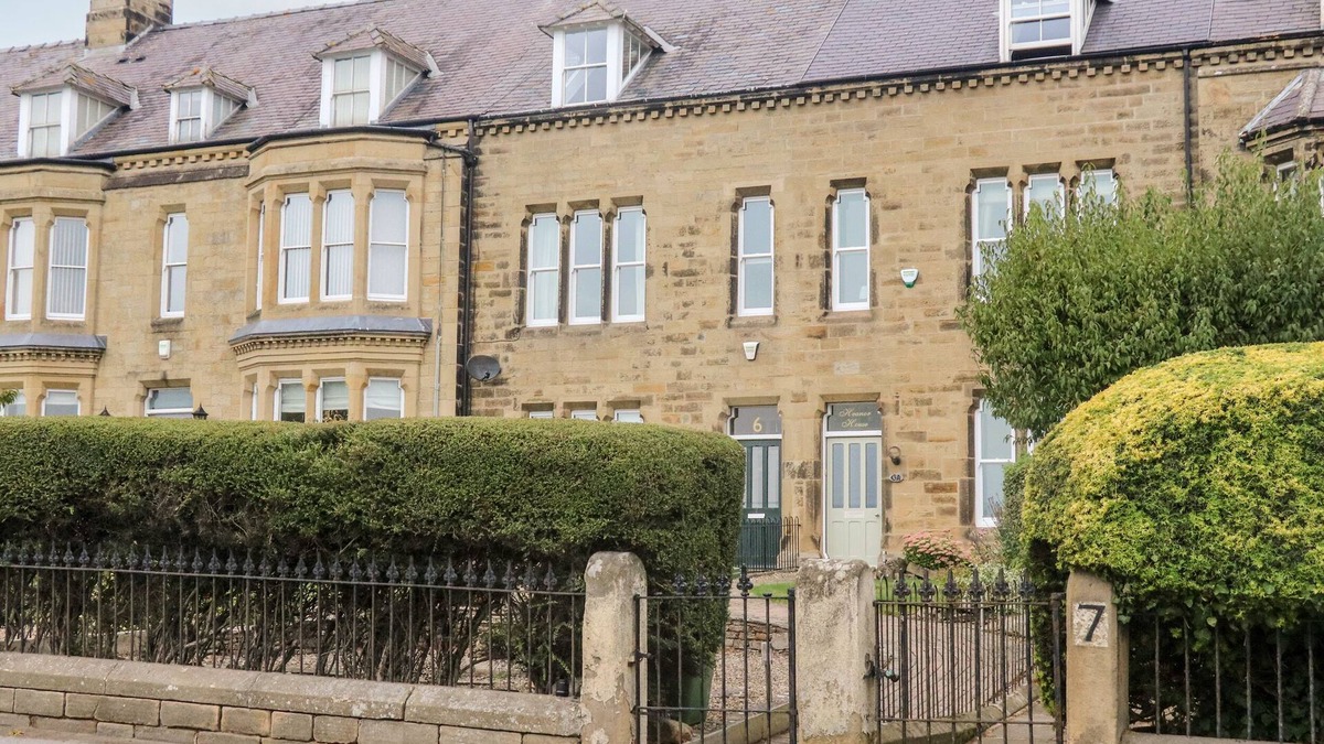 Leyburn Cottage | HEANOR HOUSE, character holiday cottage, with a garden in Leyburn