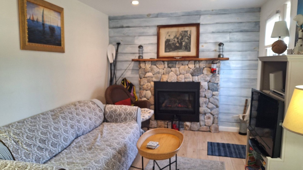 East Sandwich Cottage | Hear the sound of the surf