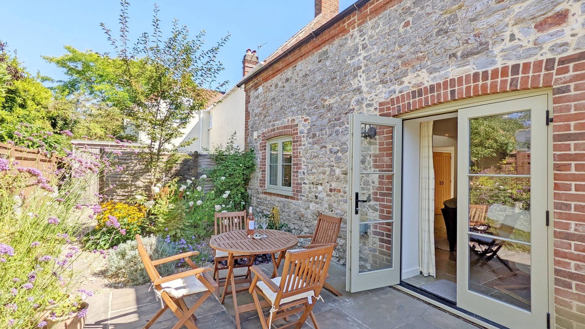 Emsworth Cottage | Hearnesbrook Barn , Emsworth - an annexe that sleeps 4 guests in 2 bedrooms