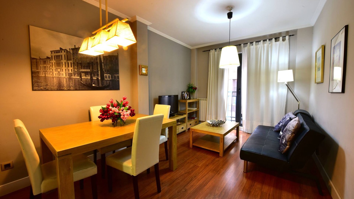 Centro Apartment | HEART IN THE BEST AREA. AIR CONDITIONING, FREE WIFI, OPTION GARAGE.