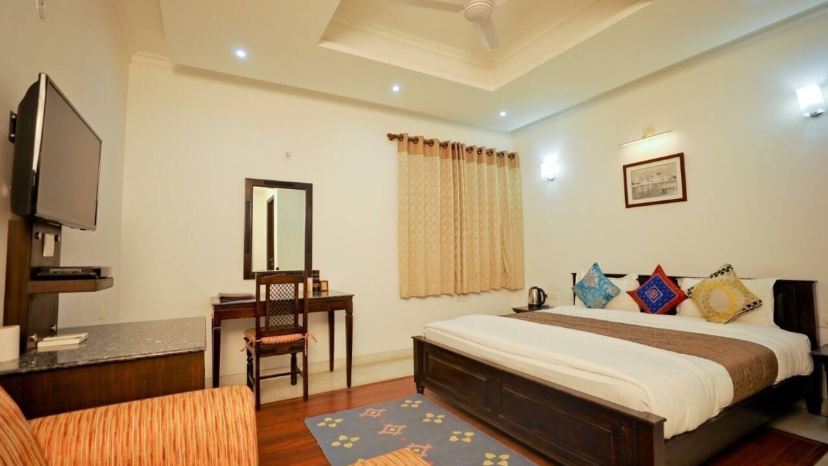 Basai Apartment | Heart Of Agra with WiFi and AC in Wise Villa Agra