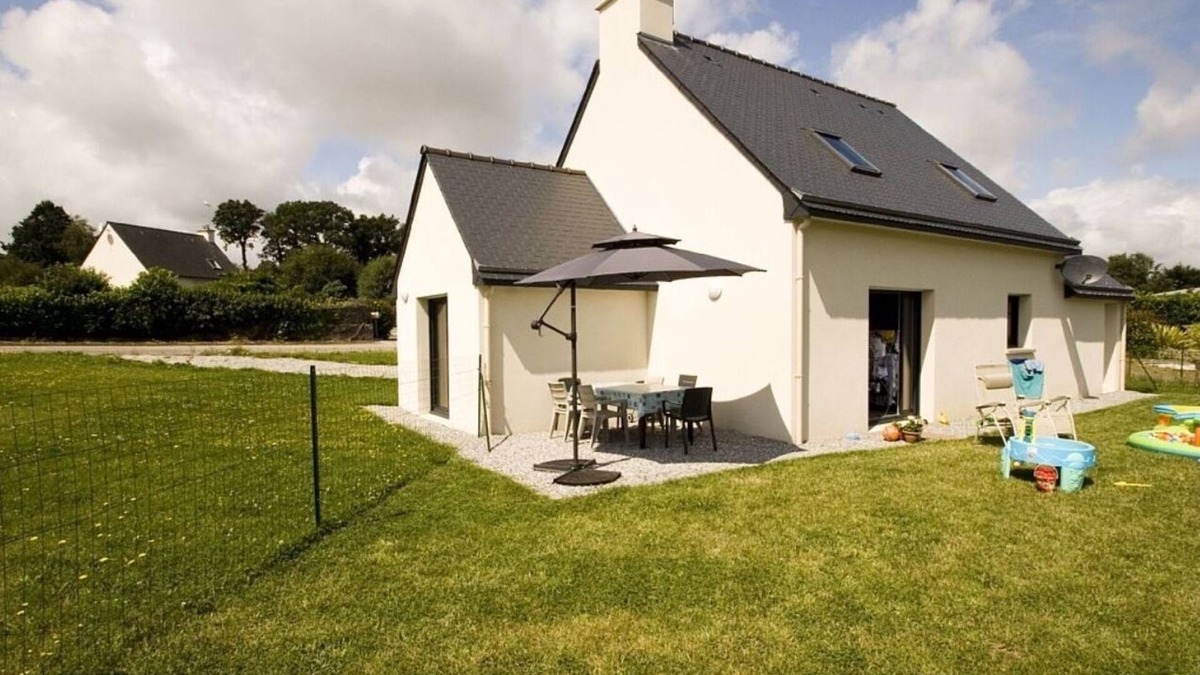 Laniscat House | Heart of Brittany, Modern & Sleeps upto 8, Close to Amenities and Guerledan Lake