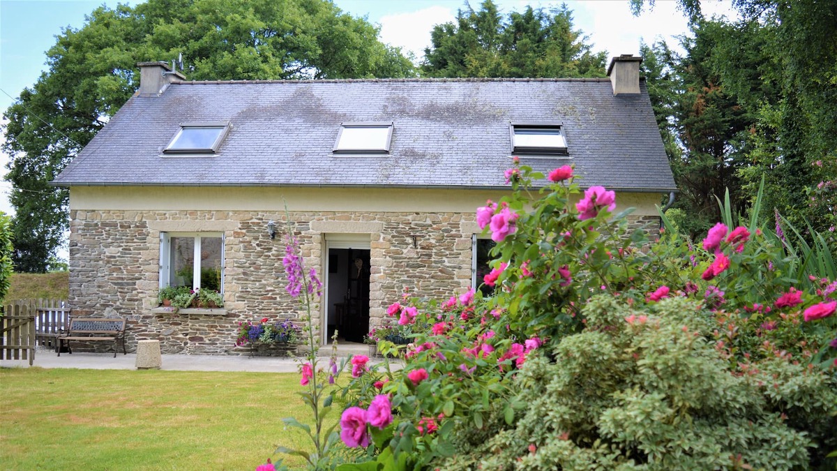 Plevin House | Heart of Brittany Traditional 3 bed Breton cottage sleeps 6 nestled in nature
