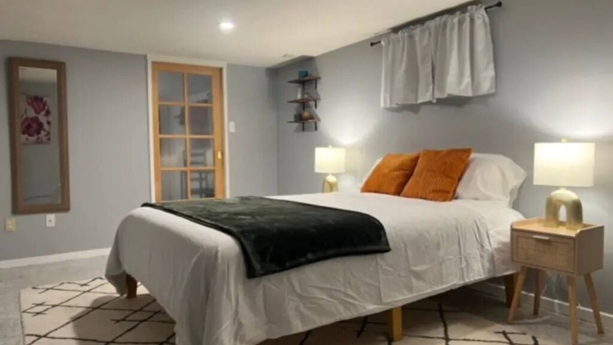 Columbia City House | Heart of Bustling Columbia City 1 Bedroom MIL