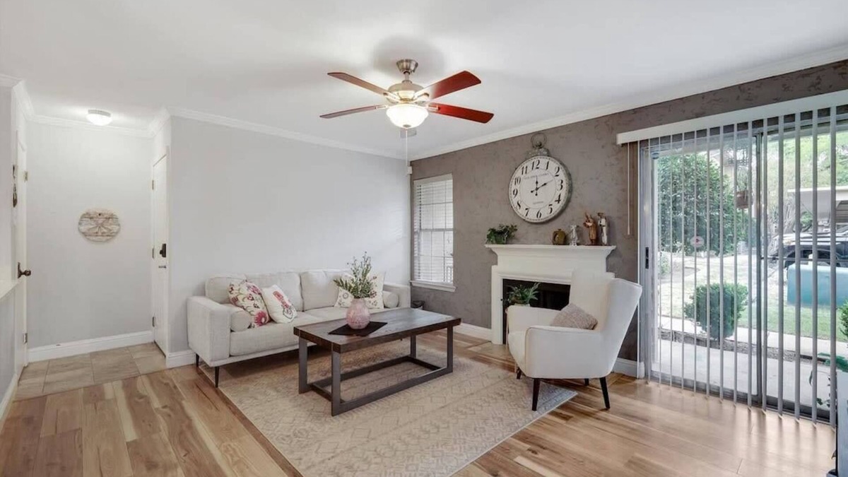 Far North Dallas Apartment | Heart of Dallas - Cozy Apt, 2Bed, Pool (30+ days)