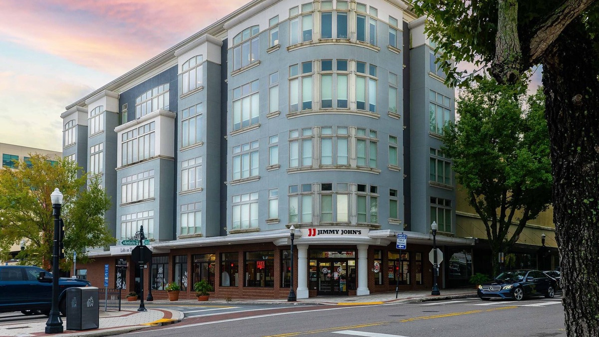 Downtown Apartment | Heart of Downtown Lakeland - Urban Luxury Loft. Studio + Memory Foam Sofa Bed