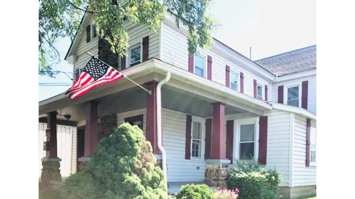 North East Apartment | Heart of Downtown NE Main ST!