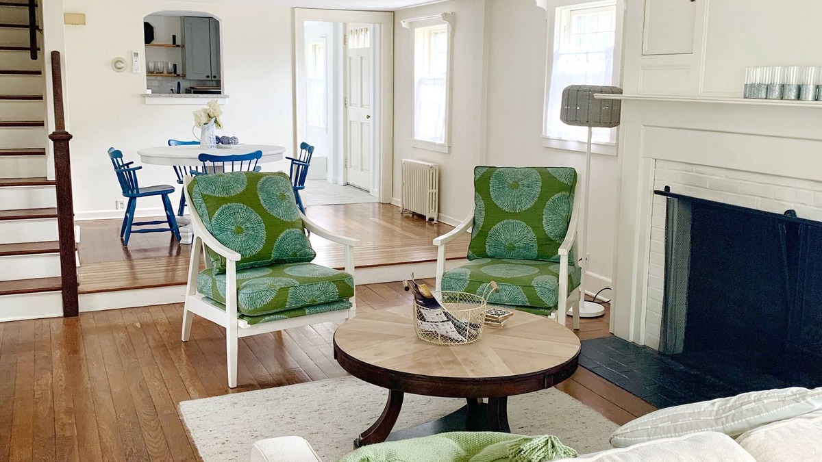 Falmouth Condo | Heart of downtown, walk to harbor, Martha’s Vineyard ferry, bikeway and beach!
